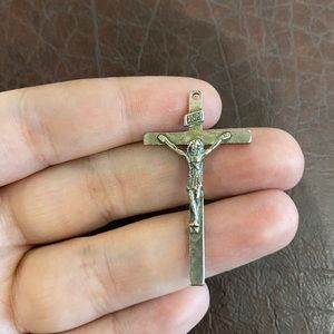 Metal cross pendant